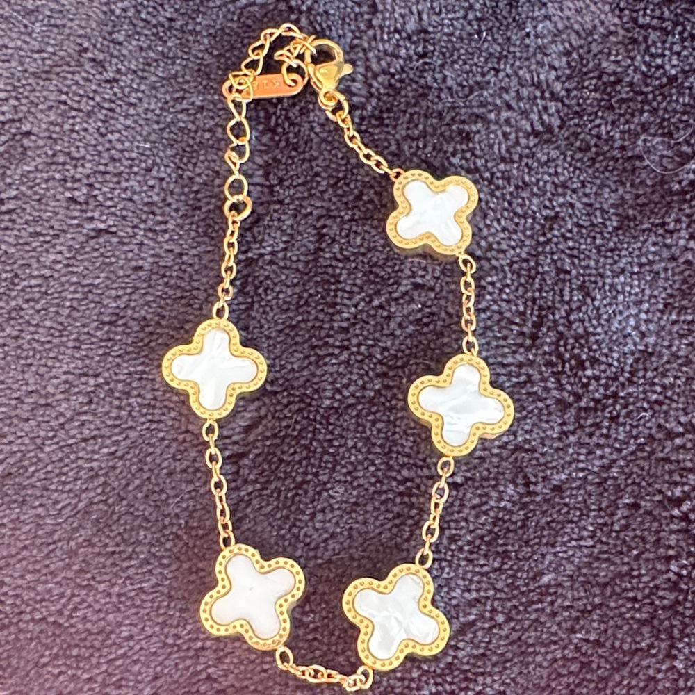 Elegant Gold and White Clover Bracelet